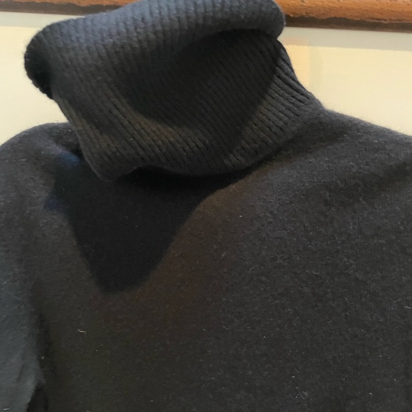 Lord and Taylor Black Cashmere Sweater - Picture 2 of 3